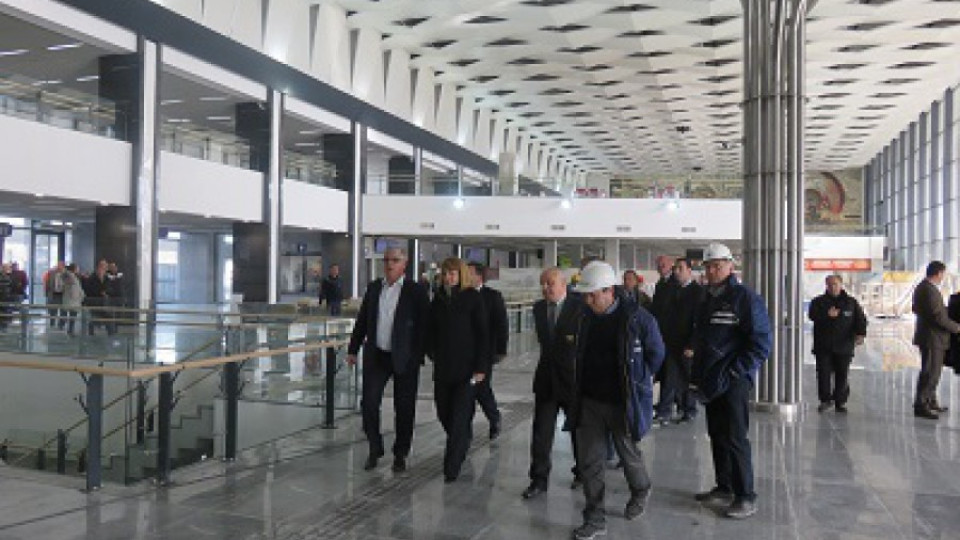 Фандъкова инспектира ремонта на Централна гара | StandartNews.com