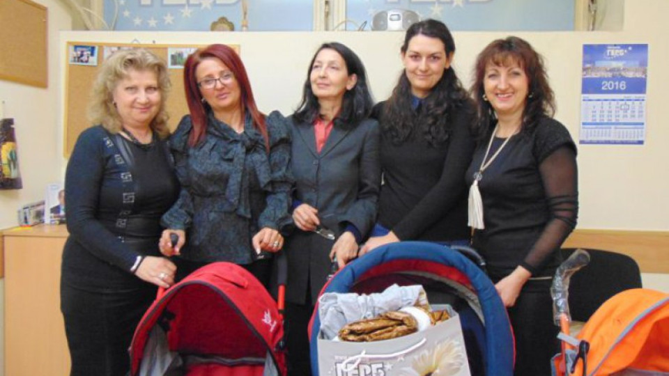 Дами от ГЕРБ подкрепиха приемни семейства | StandartNews.com