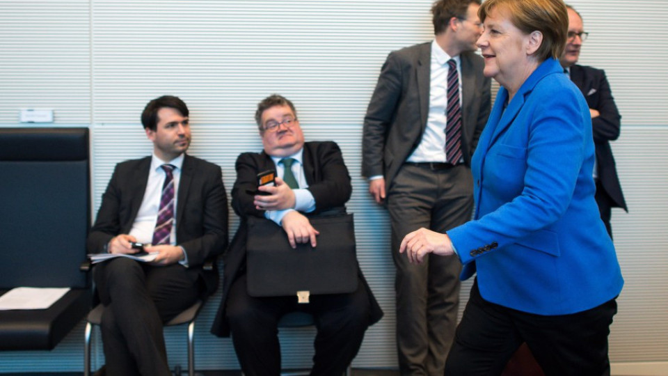  Австрия зове Меркел да сложи таван за бежанците | StandartNews.com