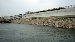 Дунав спада, наблюдението на дигите остава