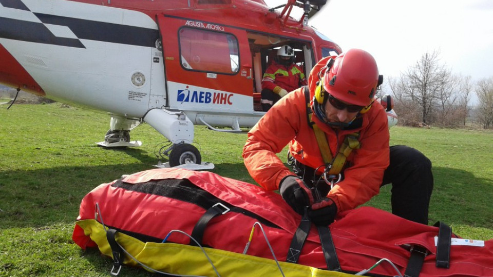 Пилоти обучават планински спасители да оказват помощ от въздуха | StandartNews.com