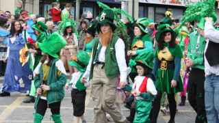 Ирландия чества Свети Патрик, НДК грее в зелено