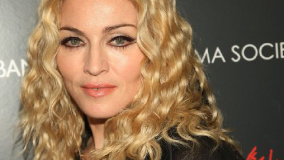 Мадона съблече  фенка на сцената | StandartNews.com