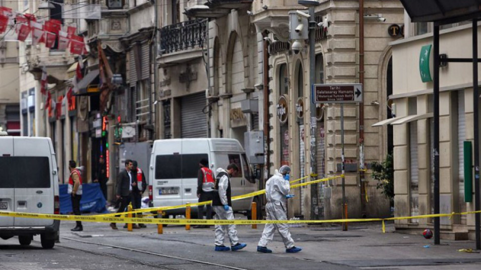 Разследват две версии за атентата в Истанбул | StandartNews.com