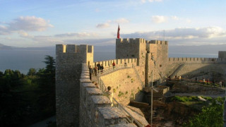 Нови фиданки красят Самуиловата крепост
