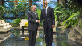 Обама и Кастро с историческа среща (ОБЗОР)