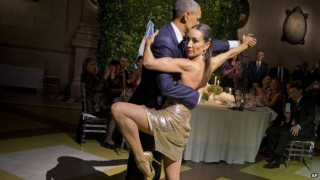 Обама танцува танго в Аржентина (ВИДЕО)