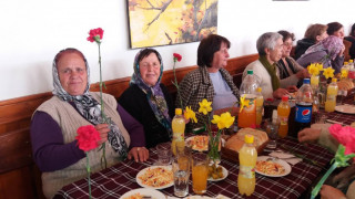 Жените от Боровица посрещнаха заедно пролетта 
