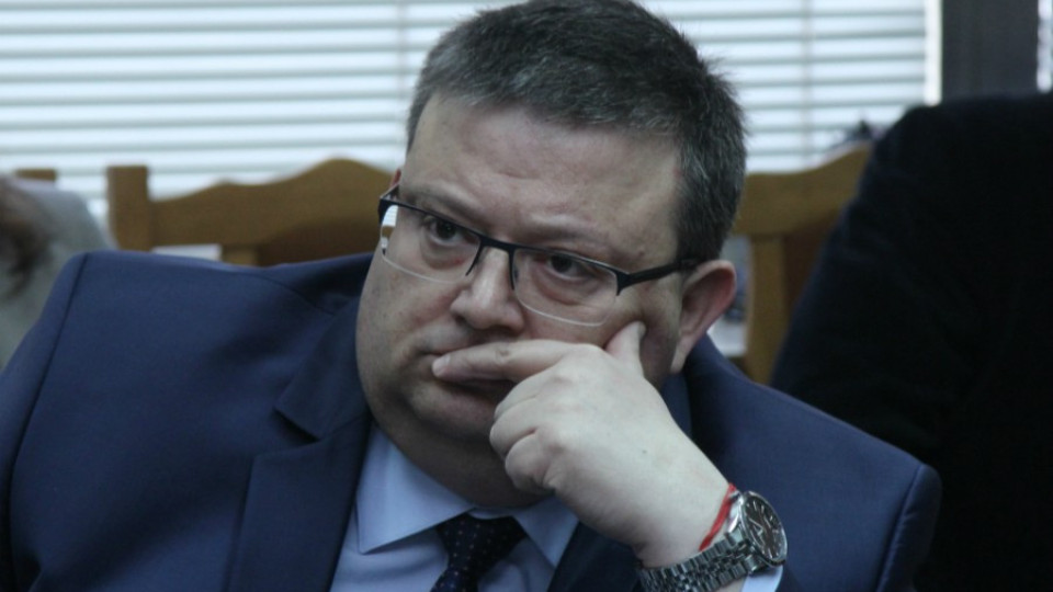 Цацаров поиска уволнение на двама прокурори и следовател | StandartNews.com