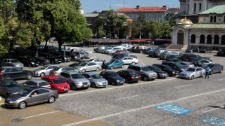 Строят паркинг за 200 коли в София