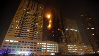 Пожар изгори небостъргачи в ОАЕ