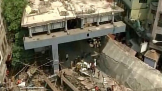 Срутване на мост взе жертви в Индия