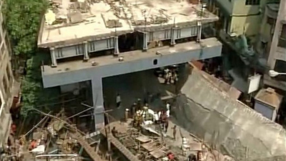 Срутване на мост взе жертви в Индия | StandartNews.com