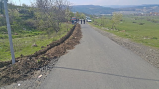 Осветяват входа на с. Багрянка, бранят го от крадци