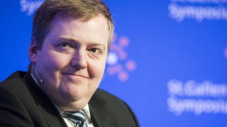Искат оставката на исландския премиер (ВИДЕО)
