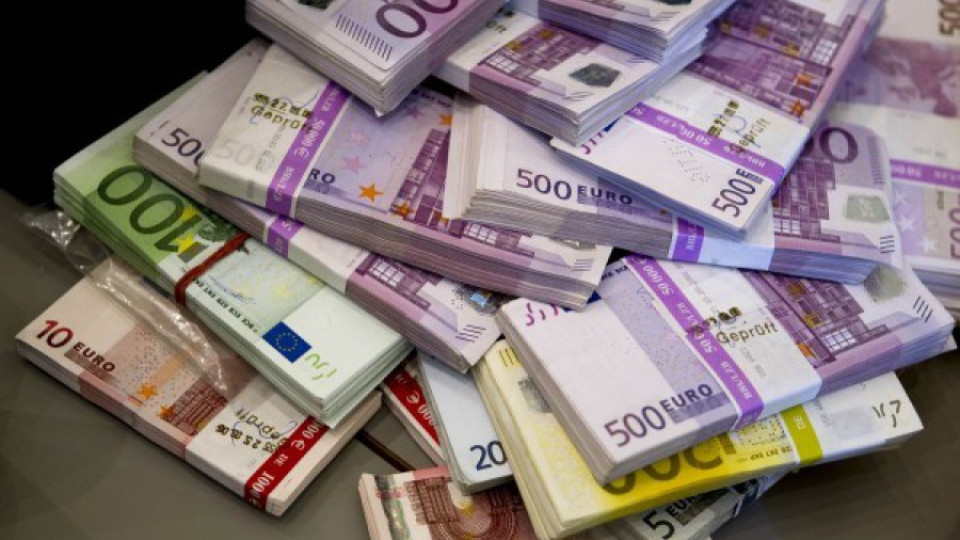 Дете върна 54 000 евро на собственика им | StandartNews.com