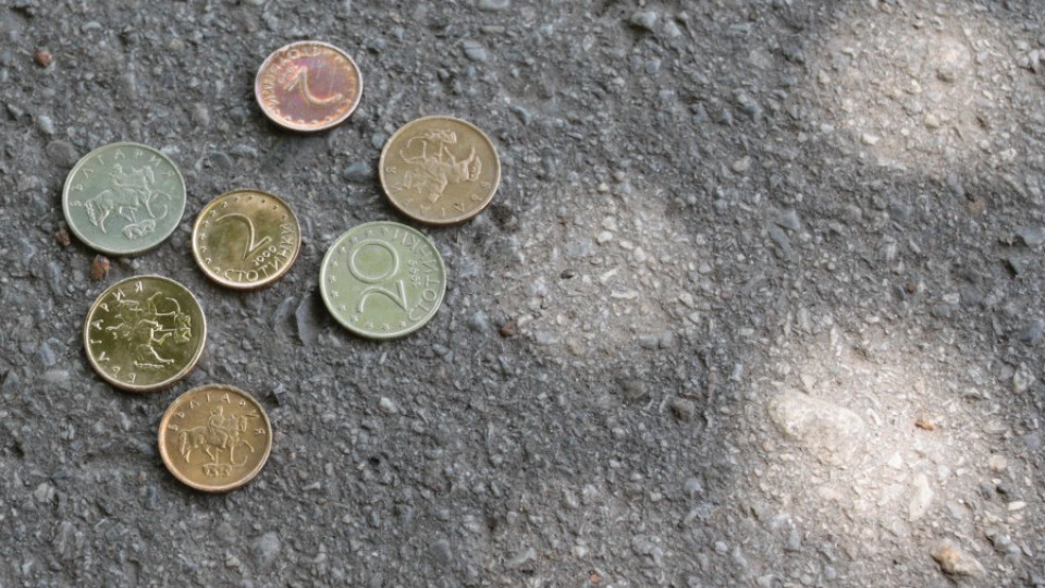 Тийнейджър глътна 1,60 лева на монети | StandartNews.com