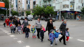 Броколи и кюфтета на пара в яслите