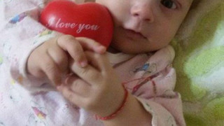 Зов за помощ: Бебе се бори с рака