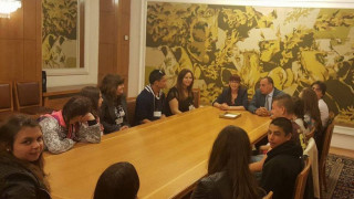 Петрички ученици посетиха парламента