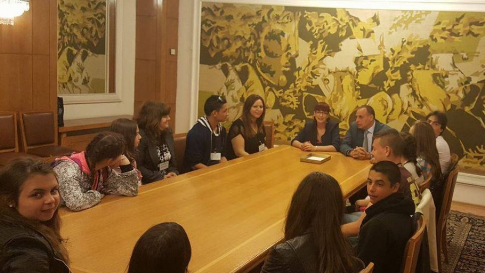 Петрички ученици посетиха парламента | StandartNews.com