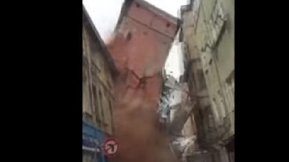 Пететажна сграда рухна в Истанбул (ВИДЕО) | StandartNews.com