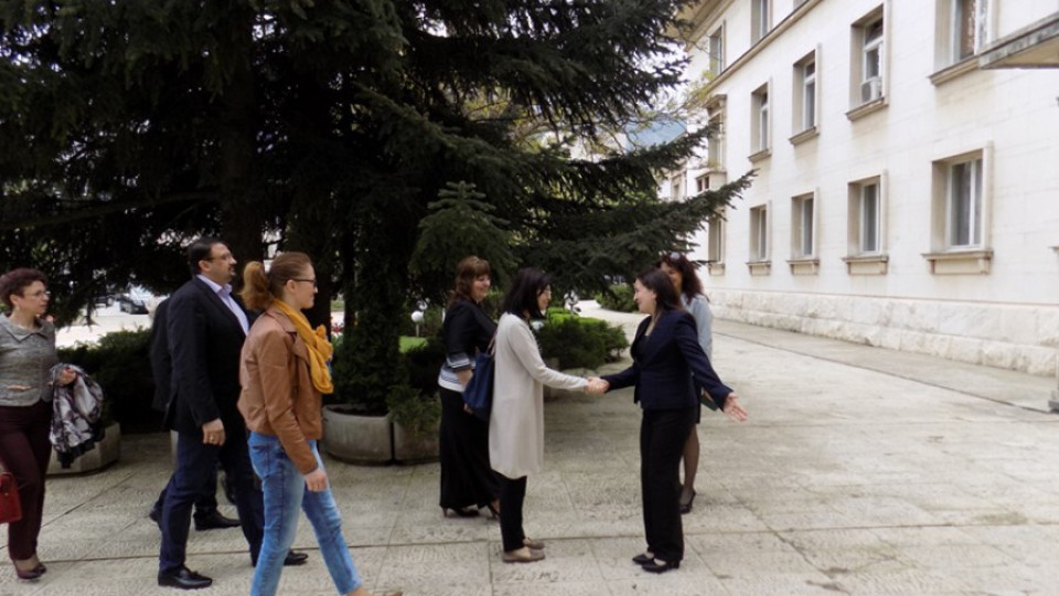 Кунева с висока оценка на образованието във Враца | StandartNews.com
