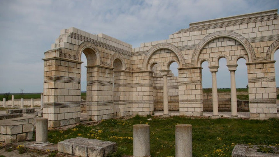 Реставрират базиликата в Плиска през май | StandartNews.com