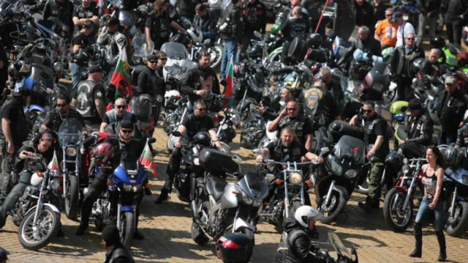 Хиляди мотористи на протест пред НС | StandartNews.com