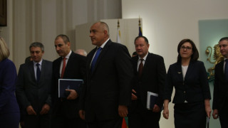 Борисов заподозря македонски сценарий за България