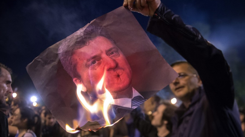 В Македония: Протестиращи нахлуха и разбиха президентството (ОБЗОР) | StandartNews.com