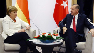 Меркел одобри съд на комик заради Ердоган