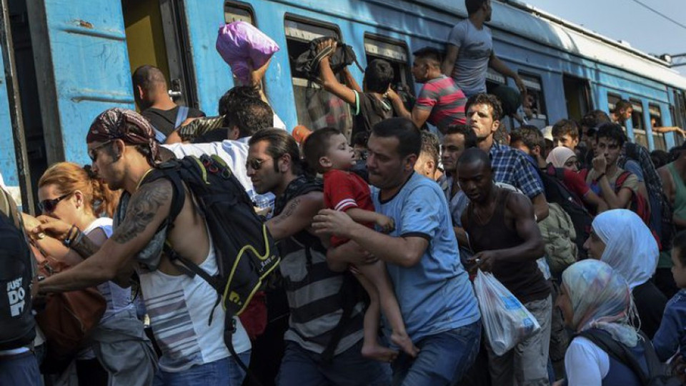 Анкара извива ръцете на Брюксел за бежанците (ОБЗОР) | StandartNews.com