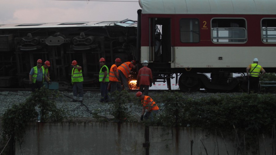 Влакът за Истанбул горя до Харманли | StandartNews.com