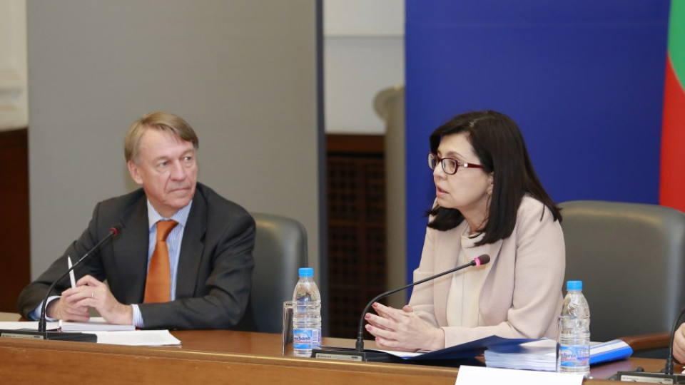 Кунева представи антикорупциония закон на посланици от ЕС | StandartNews.com