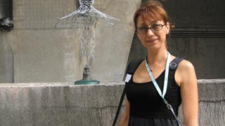 Българка превръща елстълбове в скулптури 