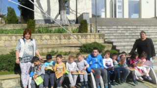 Десетки деца участваха в маратон на четенето