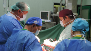За първи път ортопеди имплантираха изкуствено цяло бедро