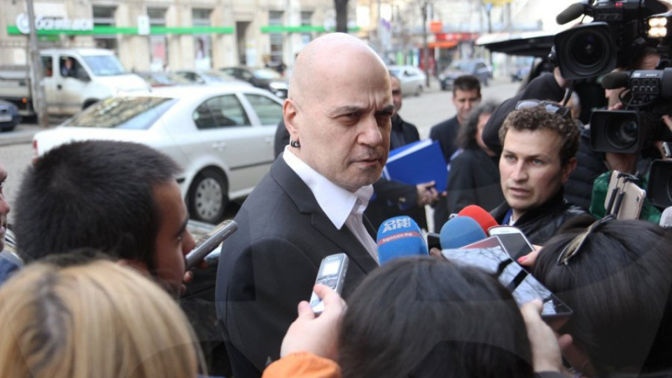 Референдумът на Слави мина на комисия в НС | StandartNews.com