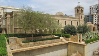 В Ливан покриват кръста преди Великден