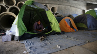 Вдигат 4 лагера за бежанци край Солун