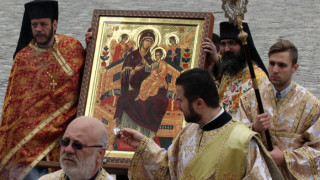 Чудотворната икона пристигна в София