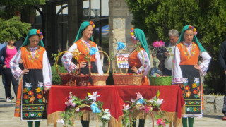 Песни и конкурс за най-здраво яйце в Банско