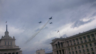 Самолети тренират за Гергьовден