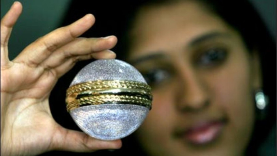 $68 500 за крикет топка с диаманти | StandartNews.com