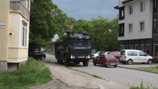 Оставиха в ареста барон Сурай и аверите му