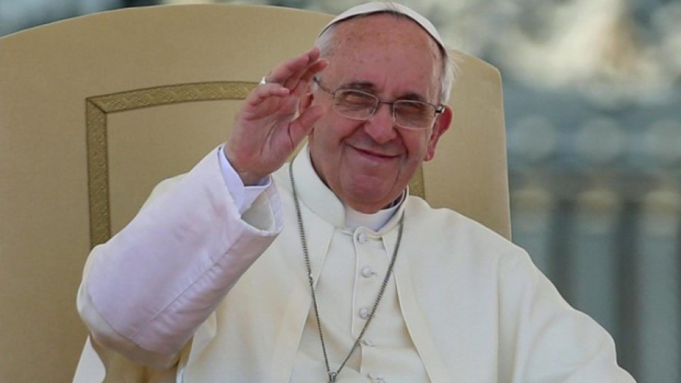 Папата с приза "Карл Велики" | StandartNews.com