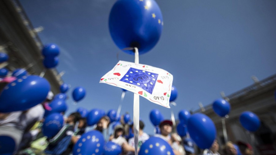 8 страни искат референдум за ЕС | StandartNews.com