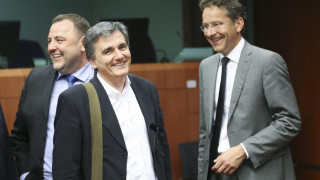 Брюксел обещава още пари на Гърция