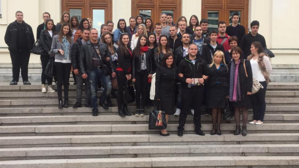 Кметът на Банско заведе абитуриенти в парламента | StandartNews.com